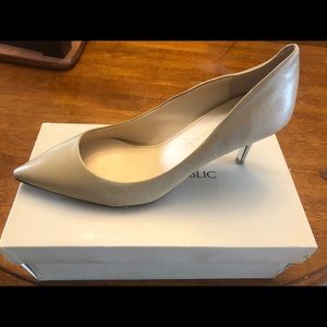 Banana Republic tan heels